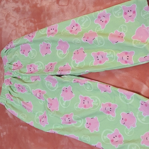 Bundle Of Girls Matching Pajama Sets. - Picture 13 of 15